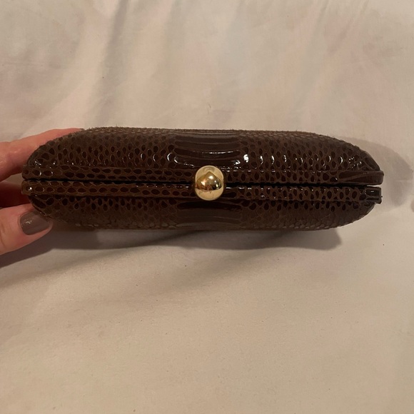 Elegant Brown Leather Clutch with Gold Chain - Picture 4 of 8